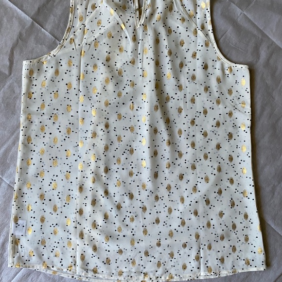 Women’s  Sleeveless Blouse - Picture 2 of 3